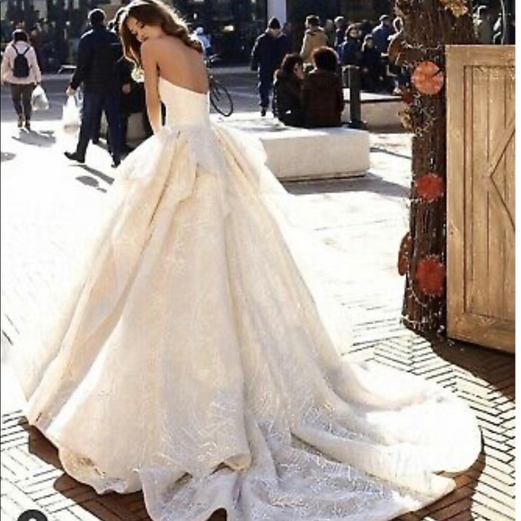 Wedding Dress - Picture 3 of 9